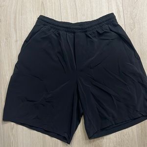 LULULEMON MENS PACE BREAKER SHORTS~LINERLESS- 7”~BLACK. SIZE SMALL